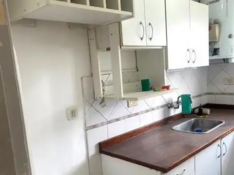 Muy còmodo, muy luminoso 2 amb.al frente, 2 piso x esc.