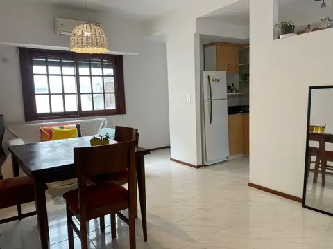 Depto Tipo Casa en Alquiler de 4 ambientes