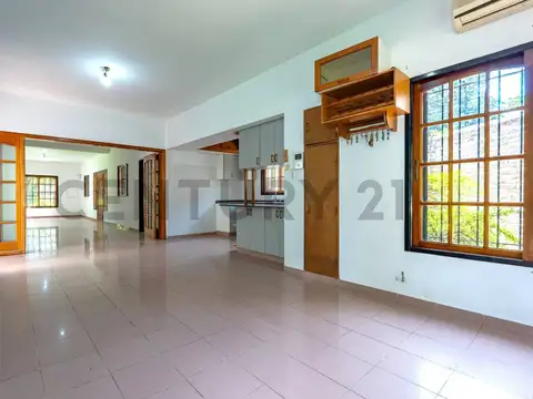 LA ESPUELA 2700