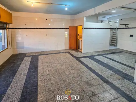 Alquiler de local comercial en esquina en Villa Lugano