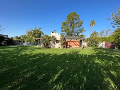 Casa en Venta con 2 cocheras