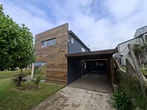 ALQUILO CASA EN LOS ACANTILADOS DOS DORMITORIOS POR 24 MESES.-