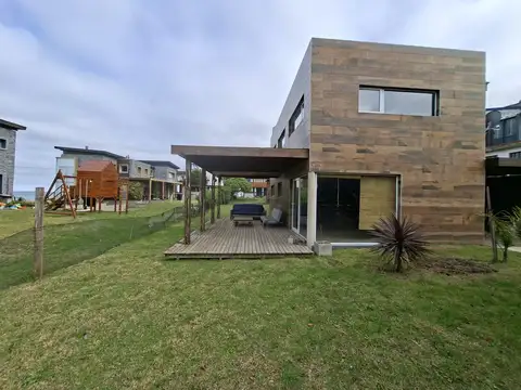 Casa en Alquiler en Los Acantilados, $ 1.000.000