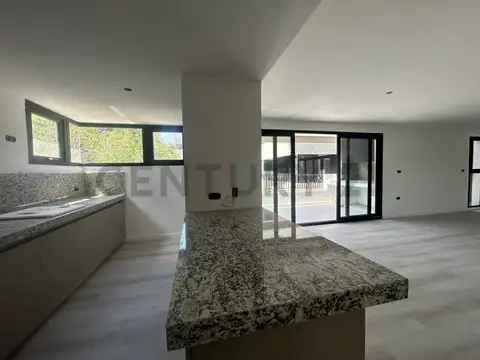 Departamento 4 ambientes con 2 baños