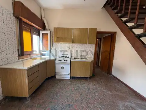 Hermanos Ross 3300, Piso 1