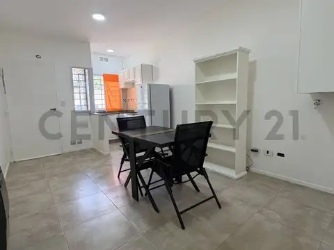 OPORTUNIDAD VENTA DEPARTAMENTO 2 AMBIENTES RECICLADO A NUEVO CON COCHERA Y PATIO