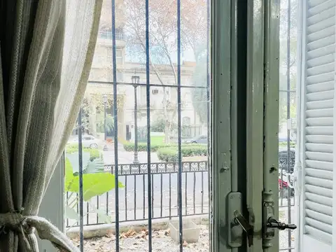 VENTA CASONA ANTIGUA - 8 AMBIENTES- IDEAL INSTITUCIONES/COMERCIOS- Bv OROÑO 500