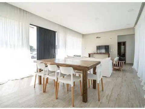Casa 5 ambientes con 3 baños