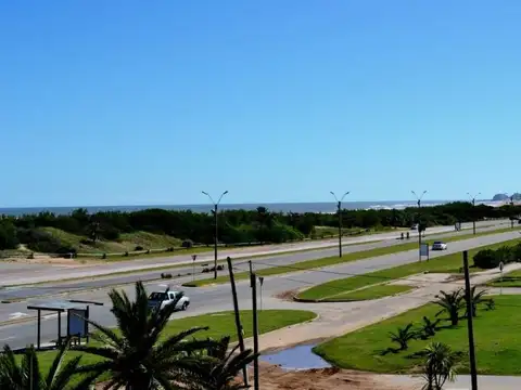 Rambla Lorenzo Batlle Pacheco 100