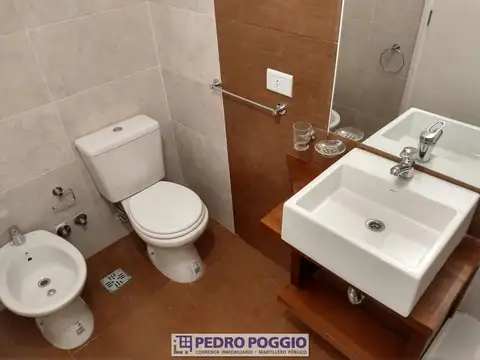 MONOAMBIENTE CON PATIO Y PARILLERO