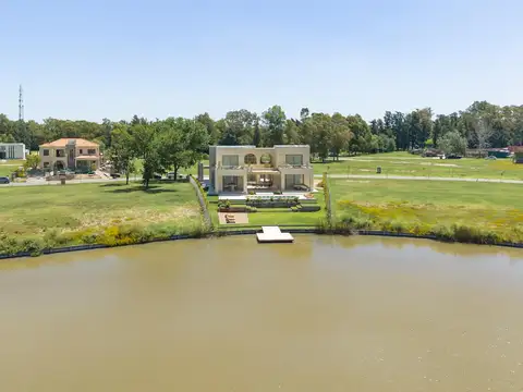 Casa en Venta con 4 cocheras