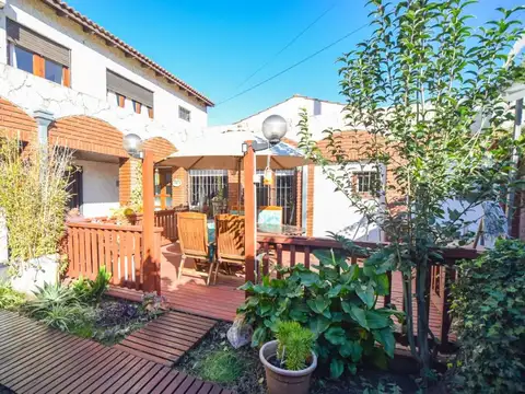 Casa 4 ambientes con 2 baños