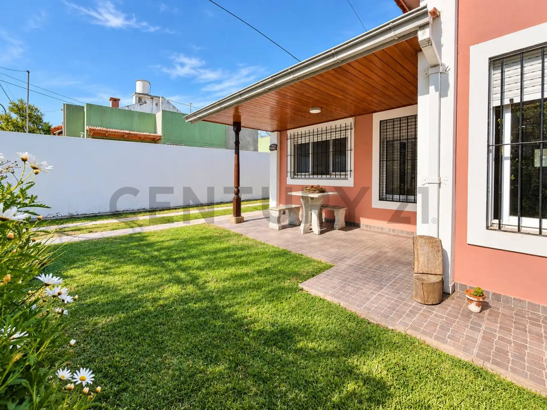 Venta de casa 4 ambientes con quincho, Punta Mogotes