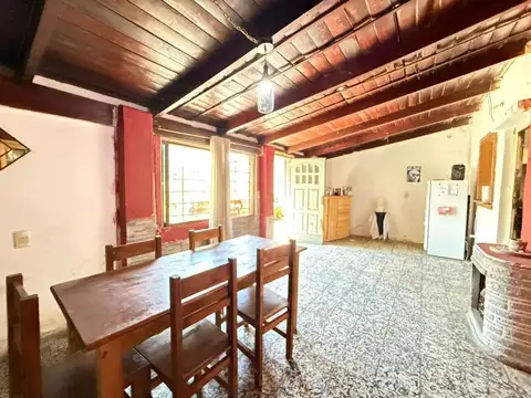 CASA EN VENTA LA PLATA 3 DORMITORIOS Y PATIO