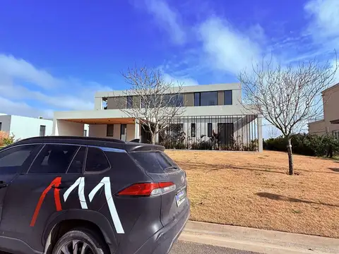 CASA EN VENTA EN PILARA - LA CALESA - PILAR