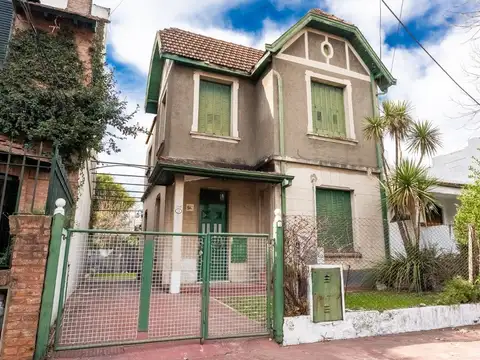 Venta Casa Estilo Inglés 5 Amb con Jardín Caseros