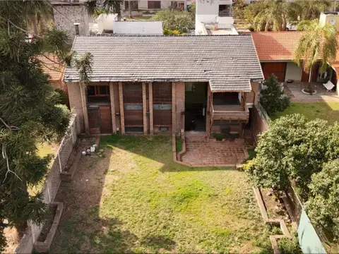 Alquiler Comercial. Casa En B° Cerro De Las Rosas.