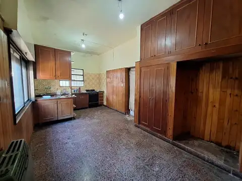 Casa 4 ambientes con 2 baños