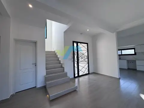 Casa 6 ambientes con 4 baños