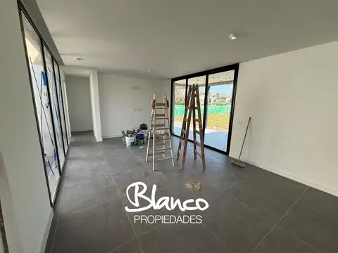 Casa 4 ambientes con 3 baños