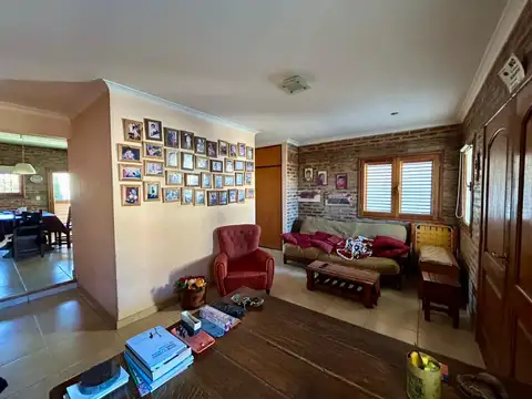 Casa 6 ambientes con 3 baños