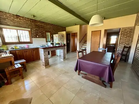 Casa en Venta con 2 cocheras
