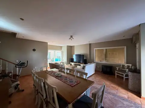 VENTA CASA CON COCHERA TABLADA