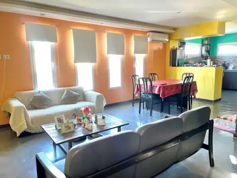 Casa 5 ambientes con 2 baños