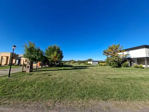 LOTE AL GOLF DE 1232 M² EN PILAR – FINANCIACIÓN
