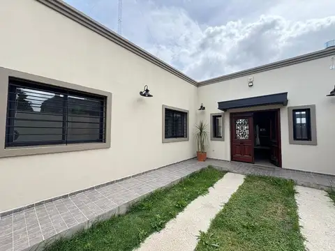 VENTA CASA 4 AMBIENTES PARRILLA Y JARDIN MIRAMAR