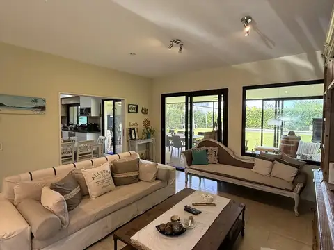 Venta - Casa 5 Ambientes, Jardín, Pileta - La Comarca, Tigre