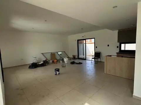 San Ignacio Village 100, Piso 8