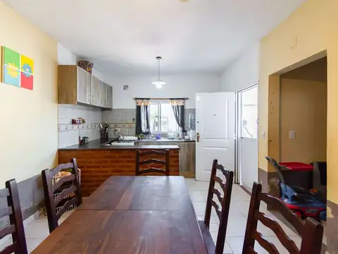 Depto Tipo Casa 4 ambientes con 2 baños