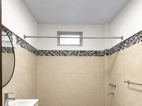 Casa en Alquiler con 2 cocheras