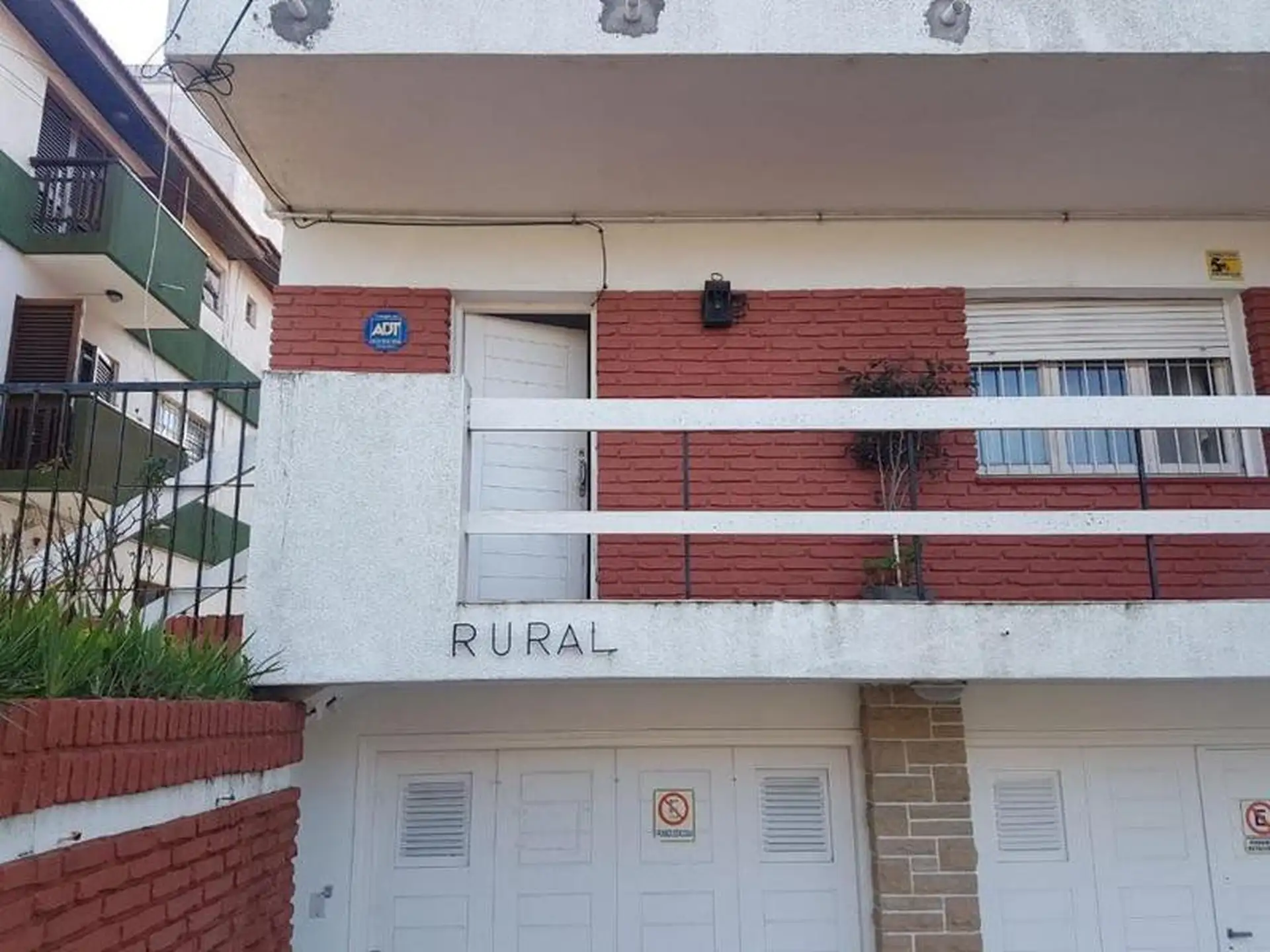 Departamento de 3 ambientes en primer piso por escaleras