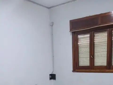 CASA + LOCAL - EXCELENTE UBICACION - USOS MULTIPLES