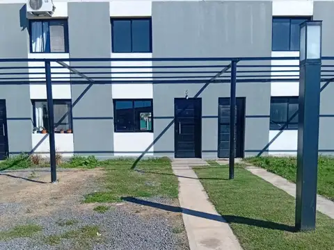 Casa en Alquiler con 2 cocheras