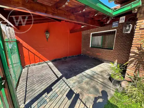 Hermosa Casa Chalet en Planta Baja con jardín y Quincho