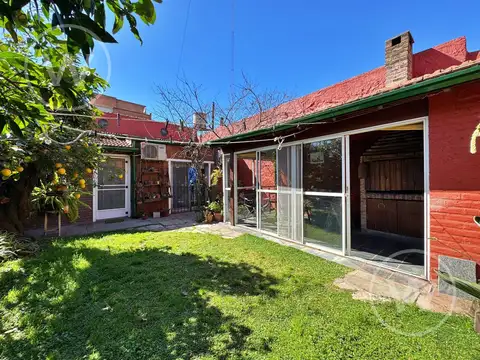 Hermosa Casa Chalet en Planta Baja con jardín y Quincho 