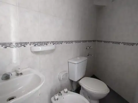 Local en Alquiler en Alberdi, $ 320.000