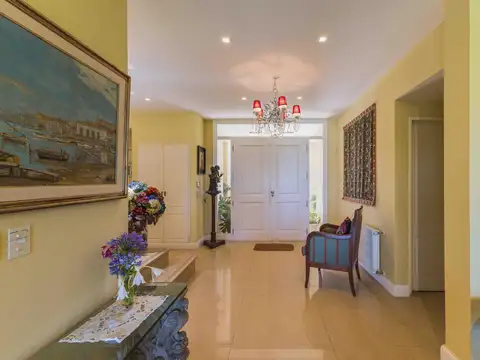 Casa en Venta con 6 cocheras