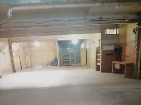 Galpón en zona semi industrial (Paso 600 - Morón)