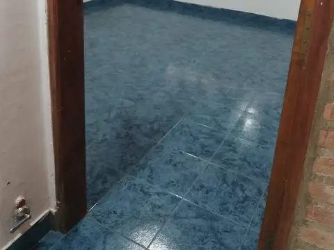 Casa 5 ambientes con 1 baño