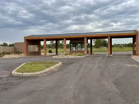 Venta lote en barrio privado de categoría en pilar
