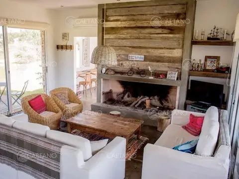 Venta Casa - 3 Dormitorios 2 baños - El Quijote