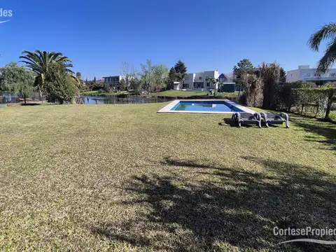 Casa en venta a la Laguna en barrio Santa Catalina