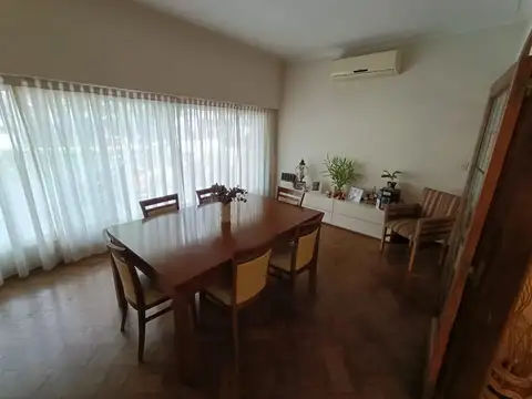 Oficina 10 ambientes con 6 baños