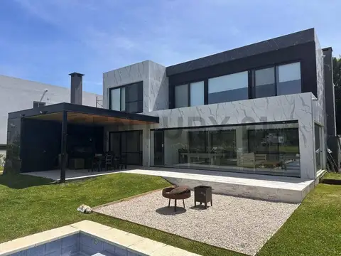 Casa En Barrio Nautico al rio Lujan En venta