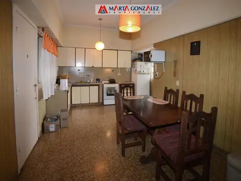 Casa 5 ambientes con 2 baños