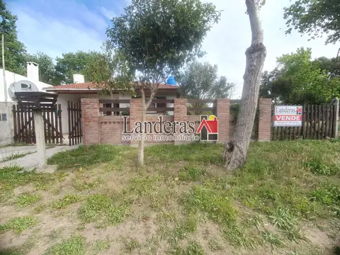 Casa 3 amb. sobre lote propio de 500 - Una cuadra y media del mar!